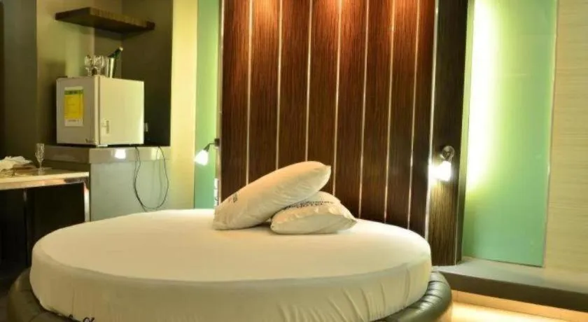Bed in One Serenata Hotel General Trias