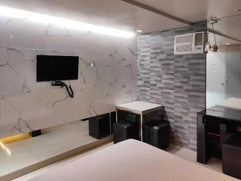 One Serenata Hotel General Trias