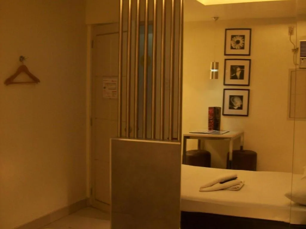 One Serenata Hotel General Trias