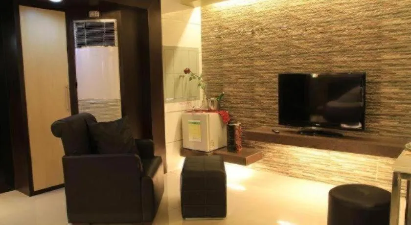 One Serenata Hotel General Trias