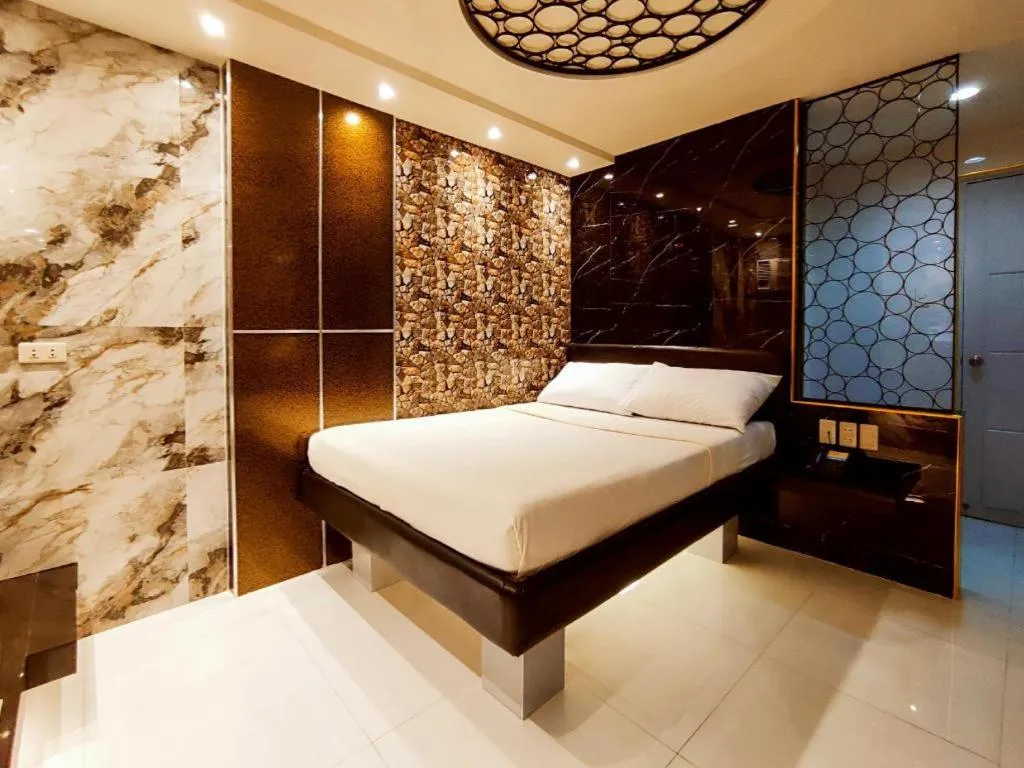 Bed in One Serenata Hotel General Trias