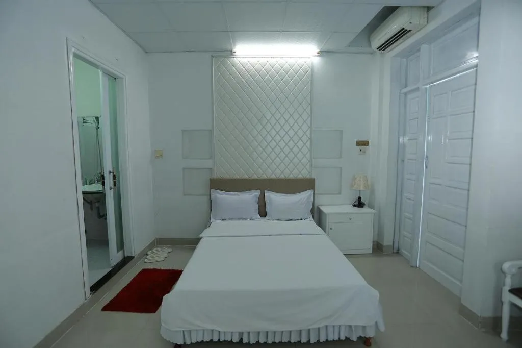Bed in Thanh Long Hotel