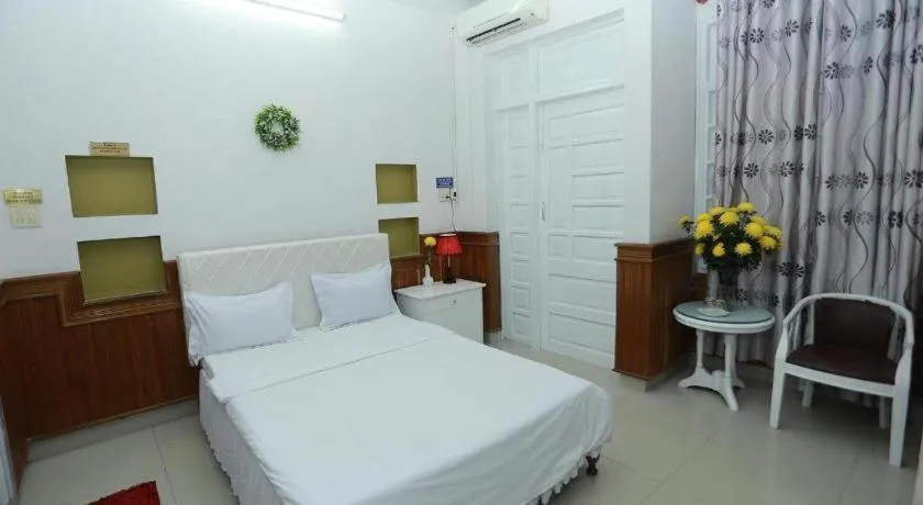 Bed in Thanh Long Hotel