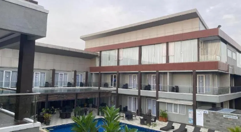 D'Season Premiere Hotel