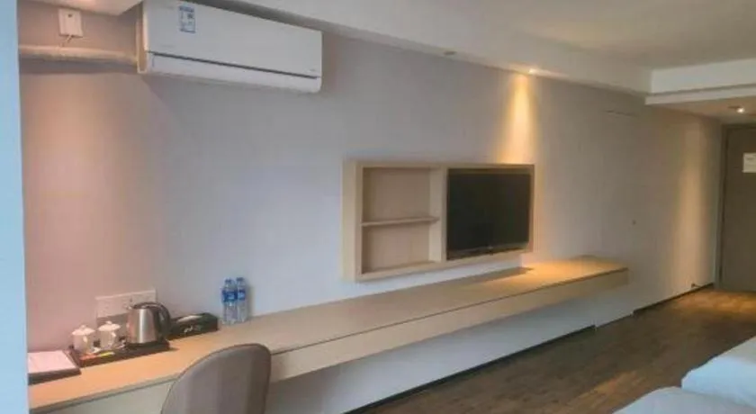 Bed in Grand Nest Hotel (Tang Jia Wan Beach)