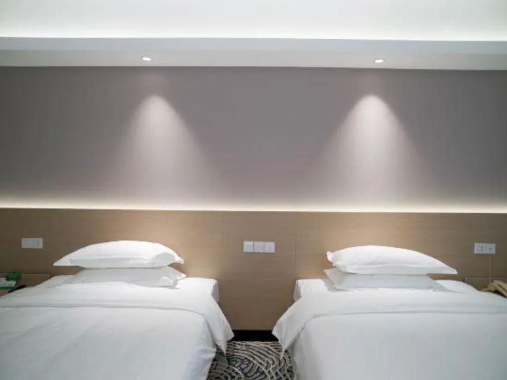 Bed in Grand Nest Hotel (Tang Jia Wan Beach)