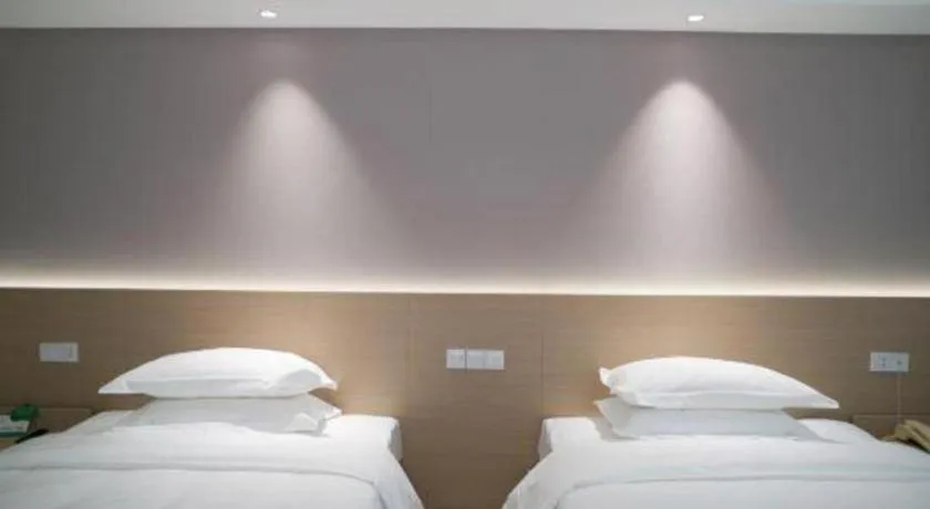 Bed in Grand Nest Hotel (Tang Jia Wan Beach)