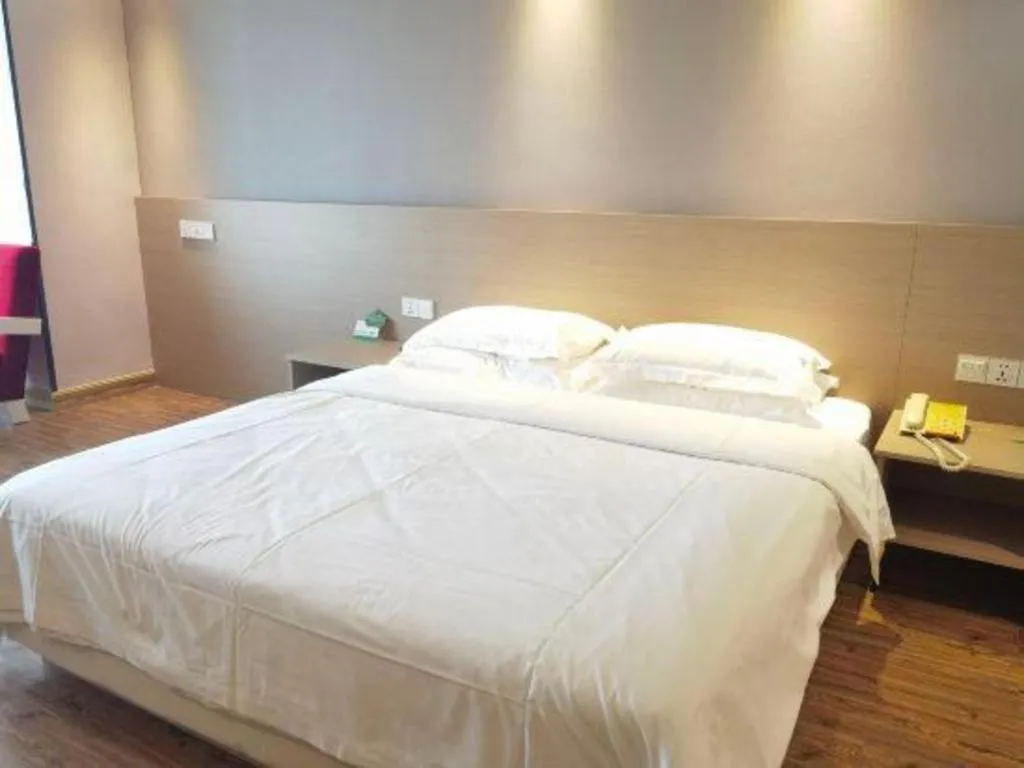 Bed in Grand Nest Hotel (Tang Jia Wan Beach)