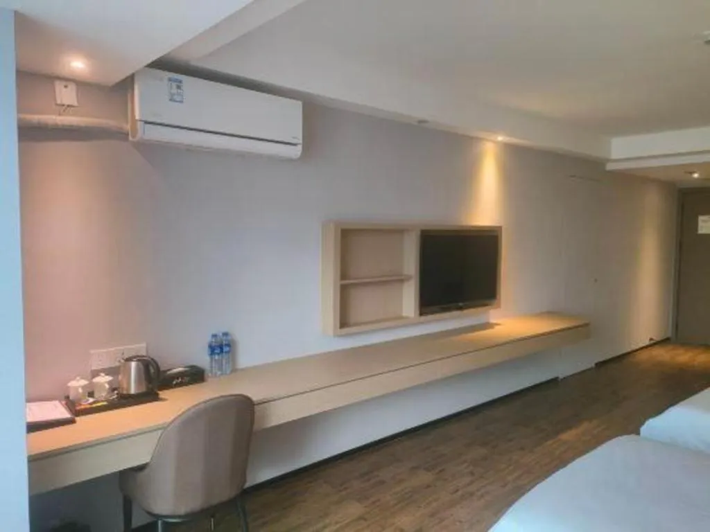 Bed in Grand Nest Hotel (Tang Jia Wan Beach)