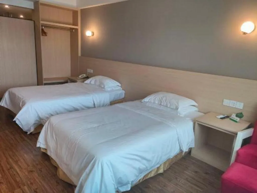 Bed in Grand Nest Hotel (Tang Jia Wan Beach)