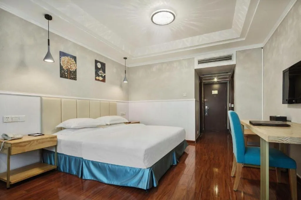 Bed in Chongqing Tianyou Hotel