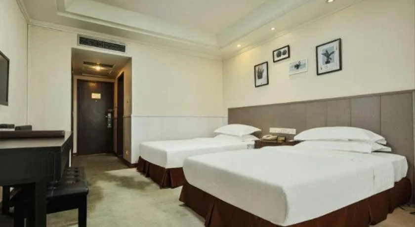 Bed in Chongqing Tianyou Hotel