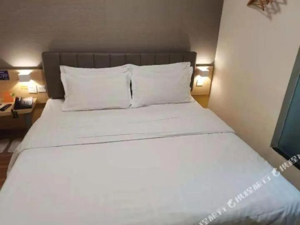 Bed in 7 Days Inn Chongqing Nanping Wanda Plaza Exhibition Center