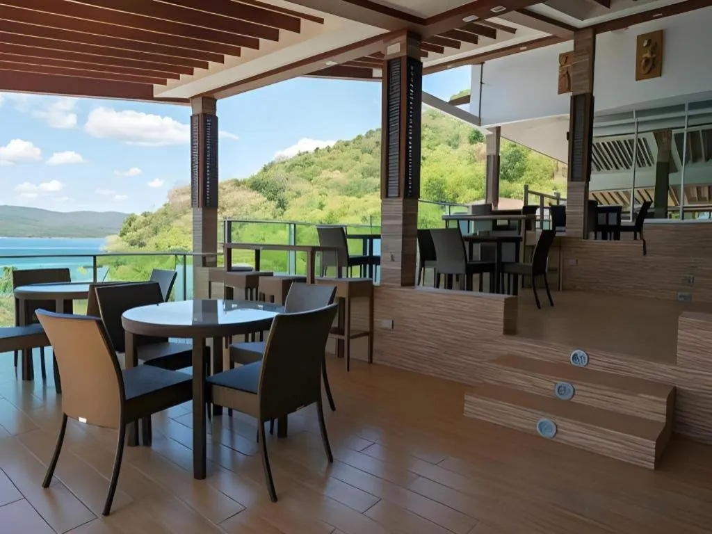 Anilao Awari Bay Resort