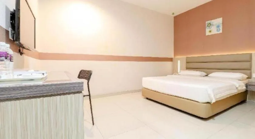 Bed in Lovina Inn Hotel Batam