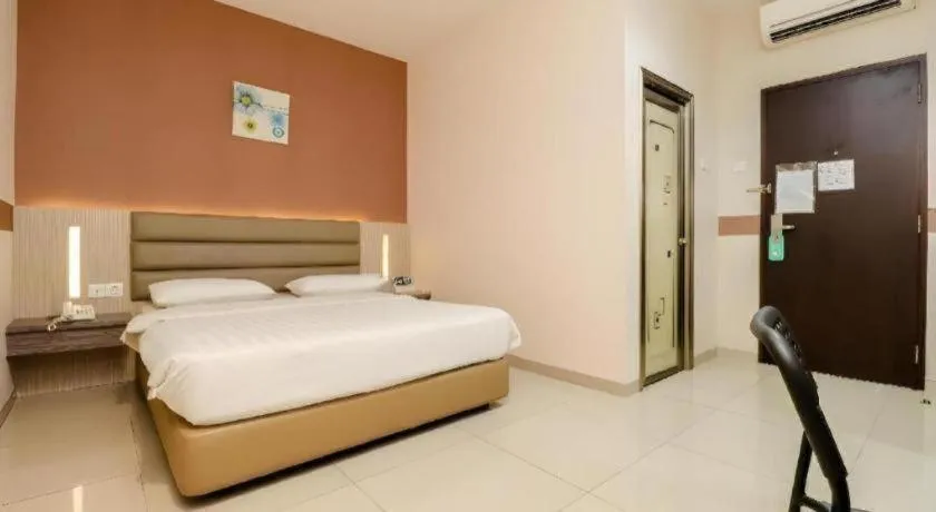 Bed in Lovina Inn Hotel Batam