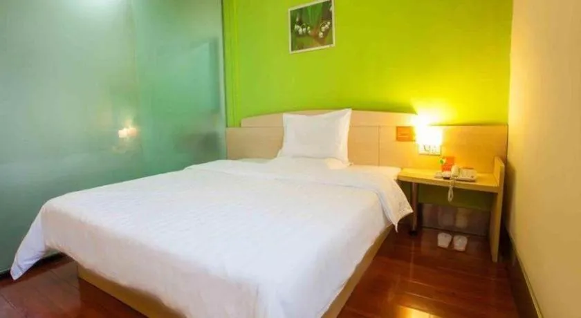 Bed in 7 Days Inn Zhuhai Hengqin Chimelong International Exhibition Center