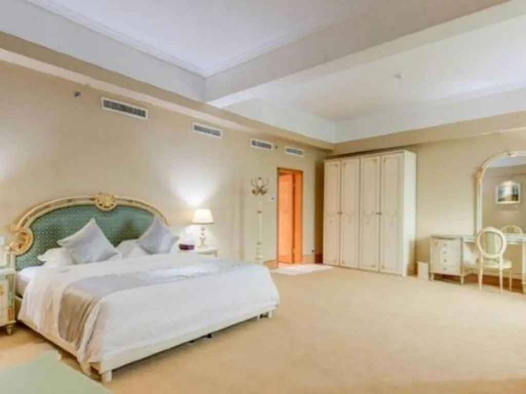 Bed in Zhuhai Dehan Hotel