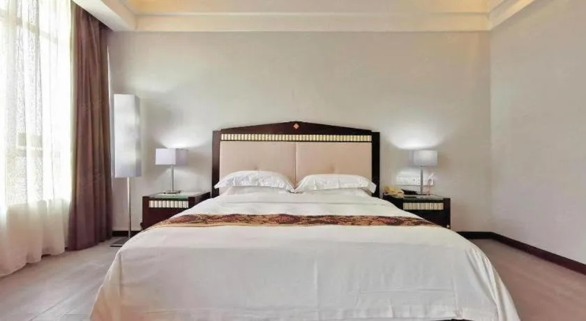 Bed in Hua Xia Pearl Hotel