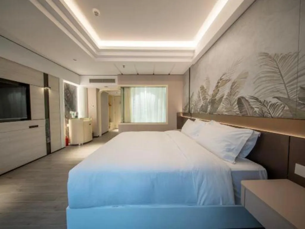 Bed in Hua Xia Pearl Hotel