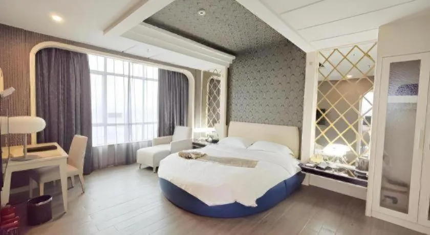 Bed in Hua Xia Pearl Hotel