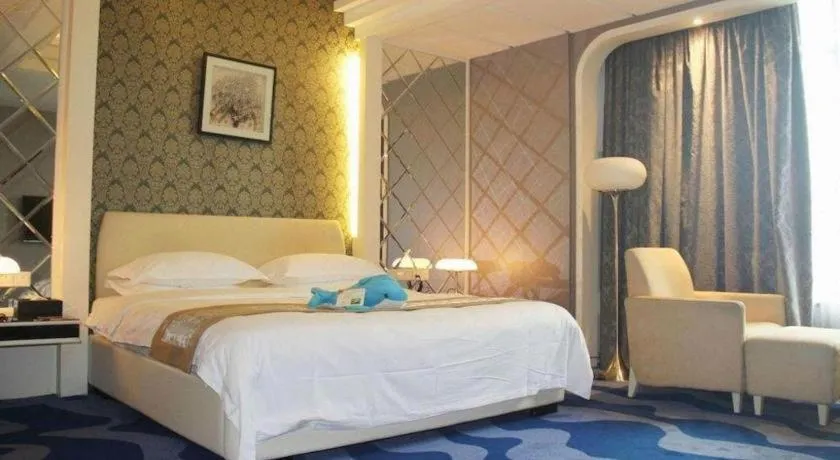 Bed in Hua Xia Pearl Hotel
