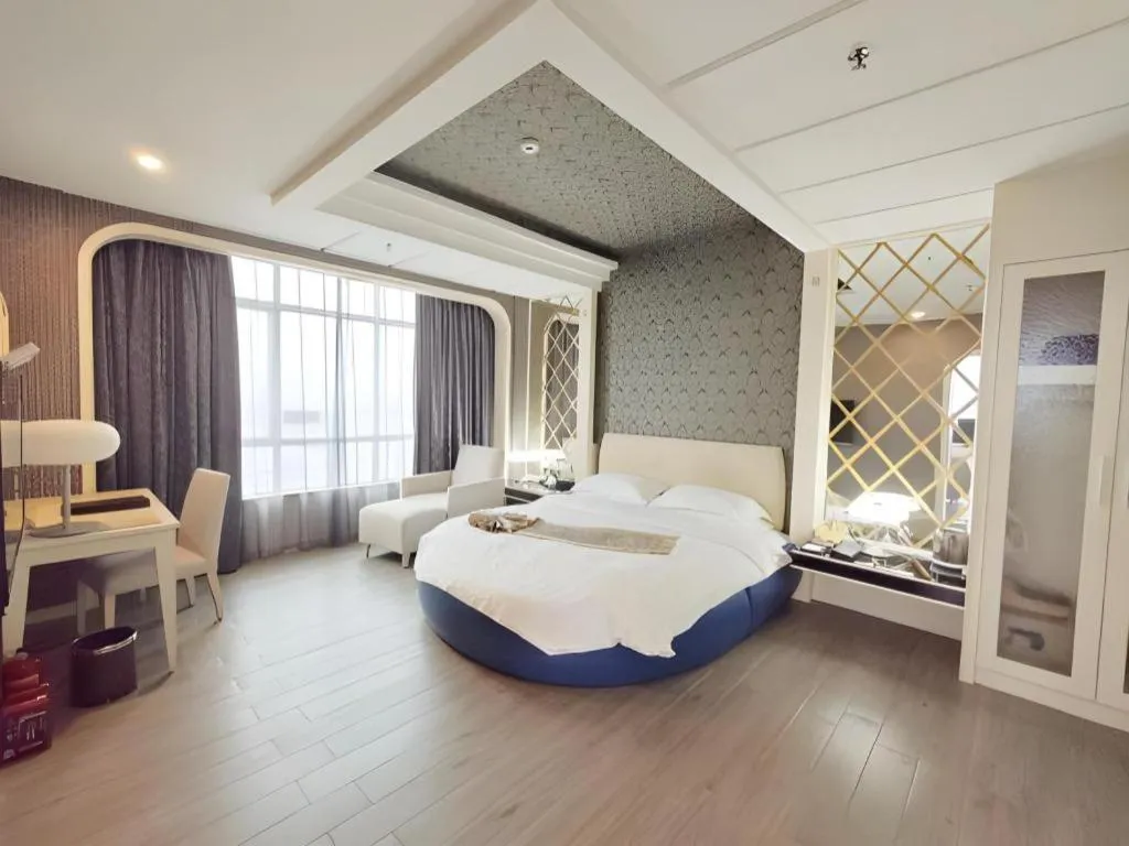 Bed in Hua Xia Pearl Hotel
