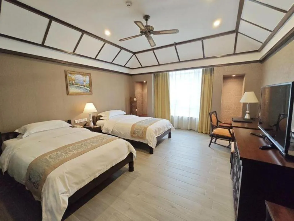 Bed in Hua Xia Pearl Hotel