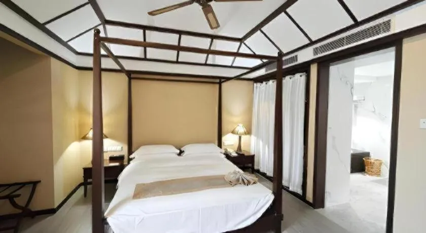Bed in Hua Xia Pearl Hotel
