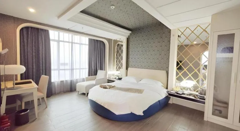Bed in Hua Xia Pearl Hotel