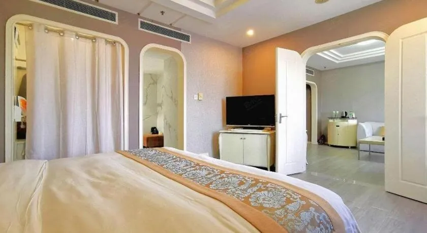 Bed in Hua Xia Pearl Hotel