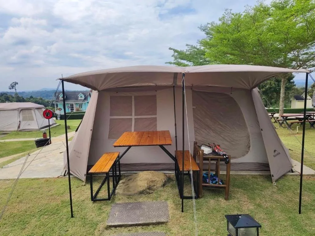 Montana Cotswolds Resort