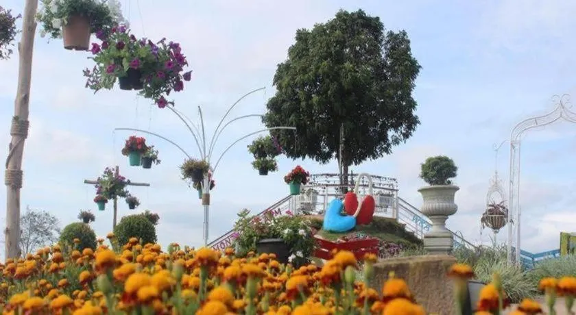 Montana Cotswolds Resort