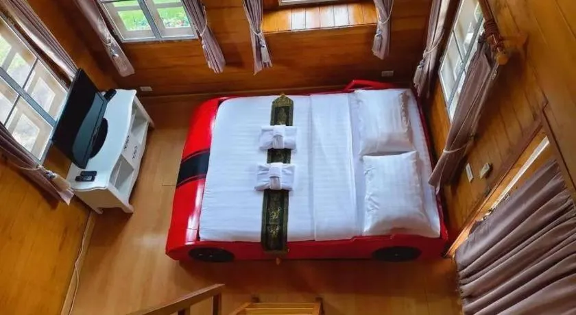 Bed in Montana Cotswolds Resort