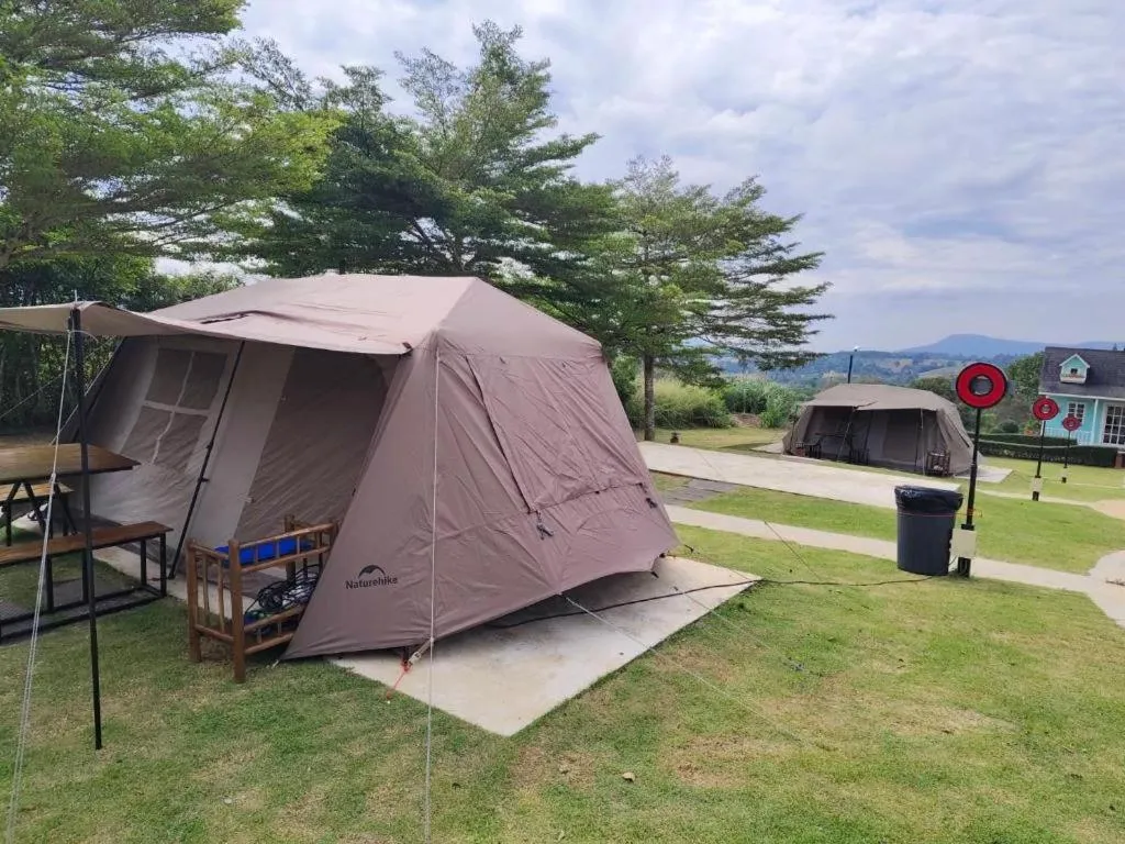 Montana Cotswolds Resort