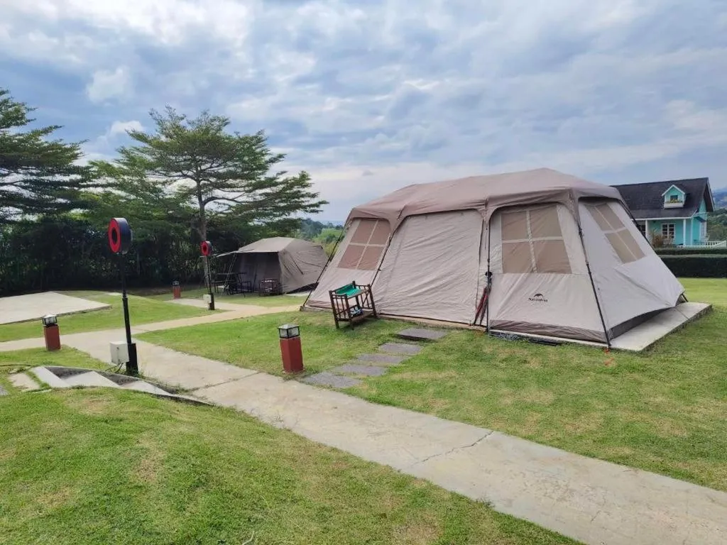 Montana Cotswolds Resort