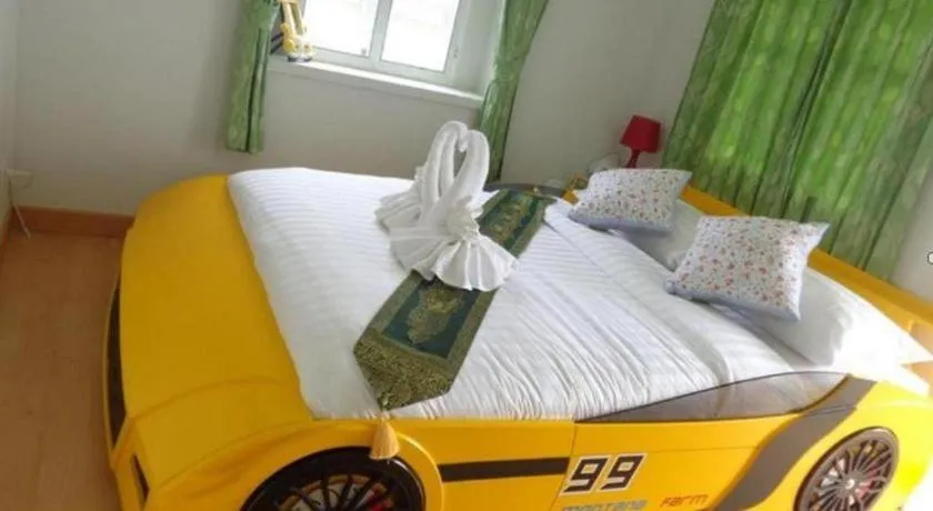 Bed in Montana Cotswolds Resort