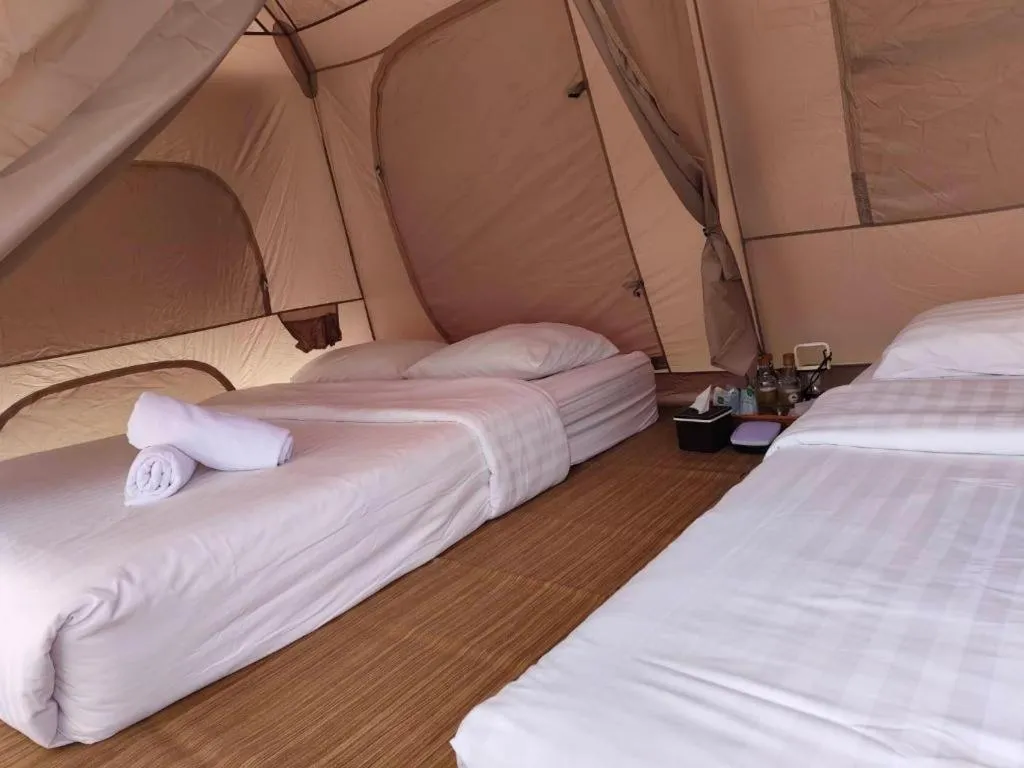 Bed in Montana Cotswolds Resort