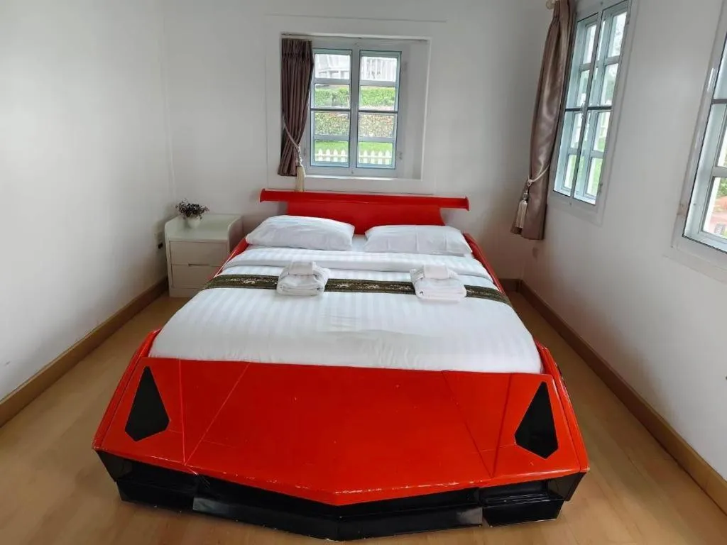 Bed in Montana Cotswolds Resort