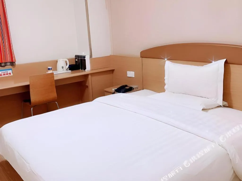 Bed in 7 Days Inn Xi'an Xijing Hospital Tonghuamen Metro Station