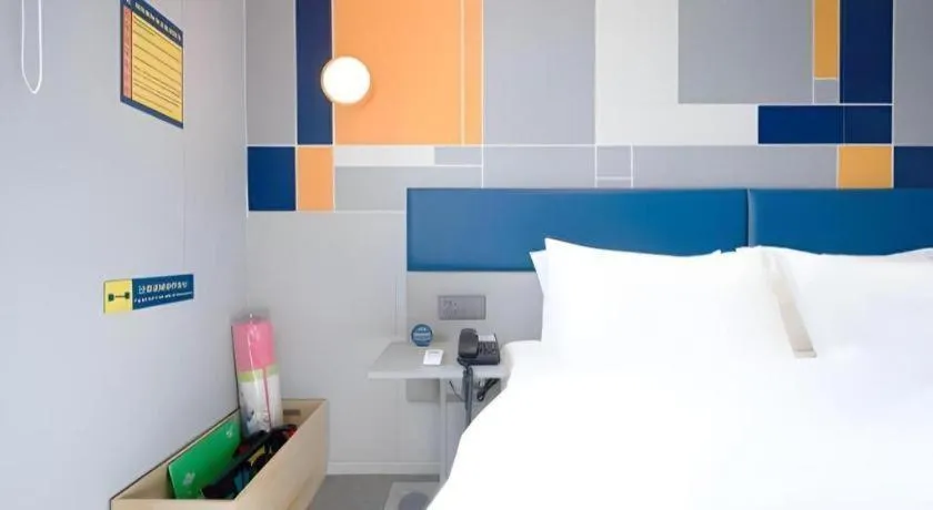 Bed in 7 Days Inn Xi'an Xijing Hospital Tonghuamen Metro Station