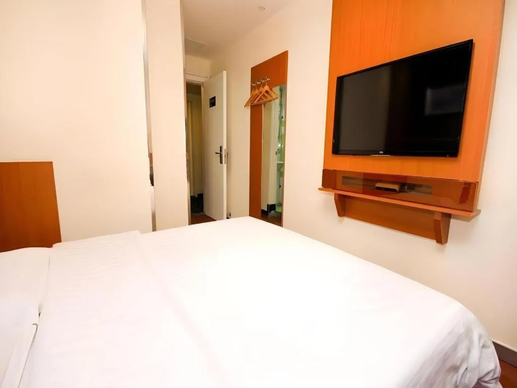 Bed in 7 Days Inn Xi'an Xijing Hospital Tonghuamen Metro Station