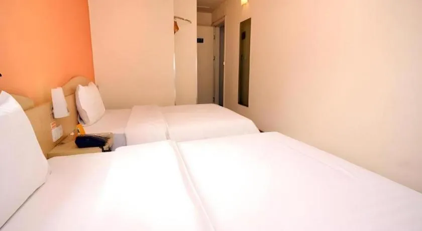 Bed in 7 Days Inn Xi'an Xijing Hospital Tonghuamen Metro Station