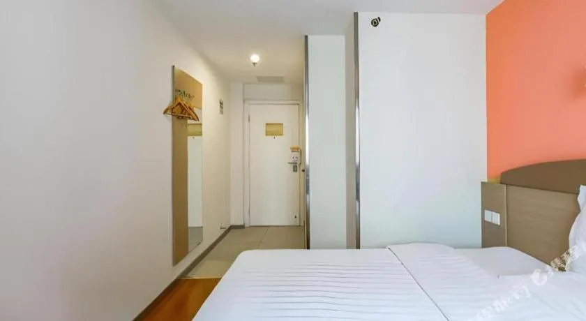 Bed in 7 Days Inn Xi'an Xijing Hospital Tonghuamen Metro Station