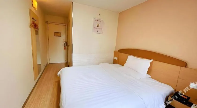 Bed in 7 Days Inn Xi'an Xijing Hospital Tonghuamen Metro Station