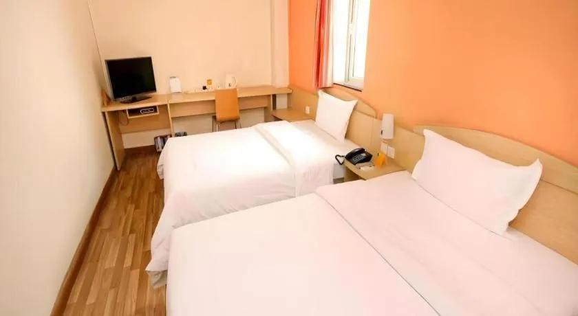 Bed in 7 Days Inn Xi'an Xijing Hospital Tonghuamen Metro Station