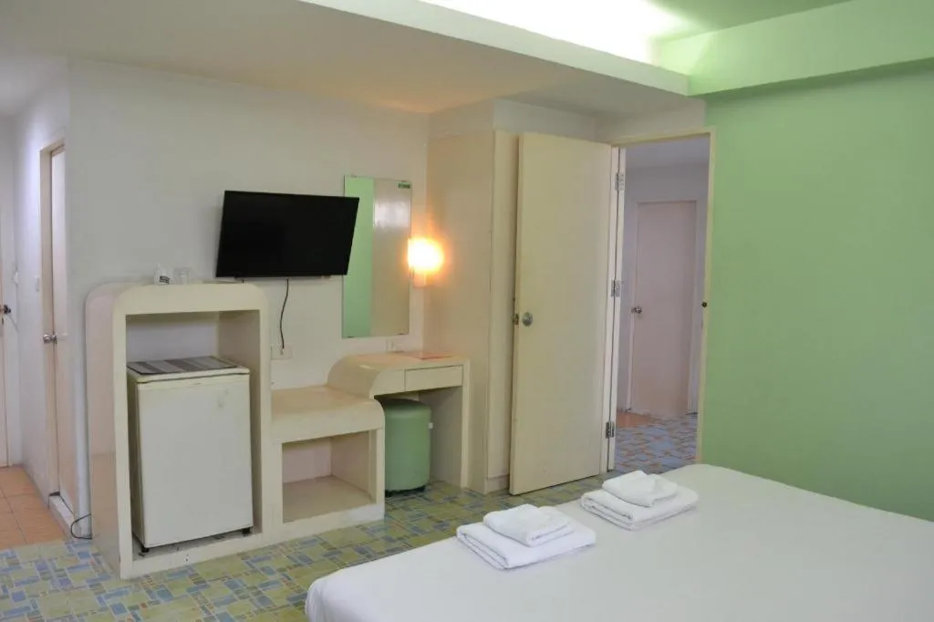 Bed in Bangsaen Villa Hotel