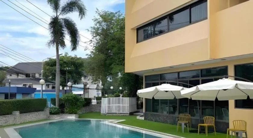 Bangsaen Villa Hotel