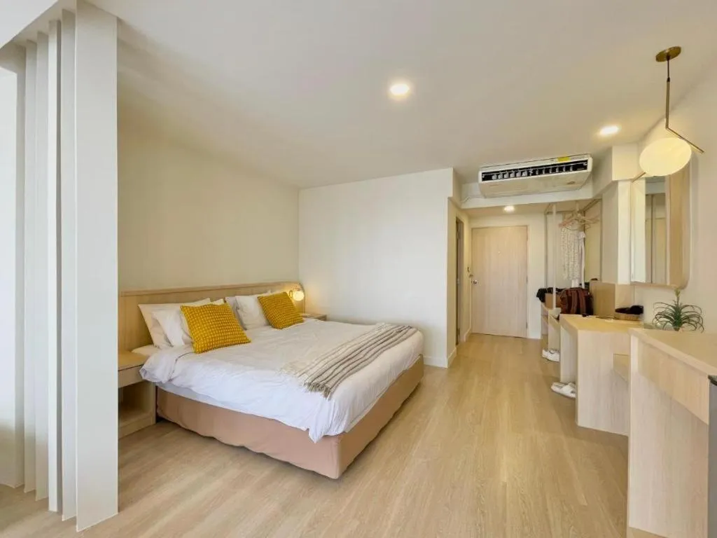 Bed in Bangsaen Villa Hotel