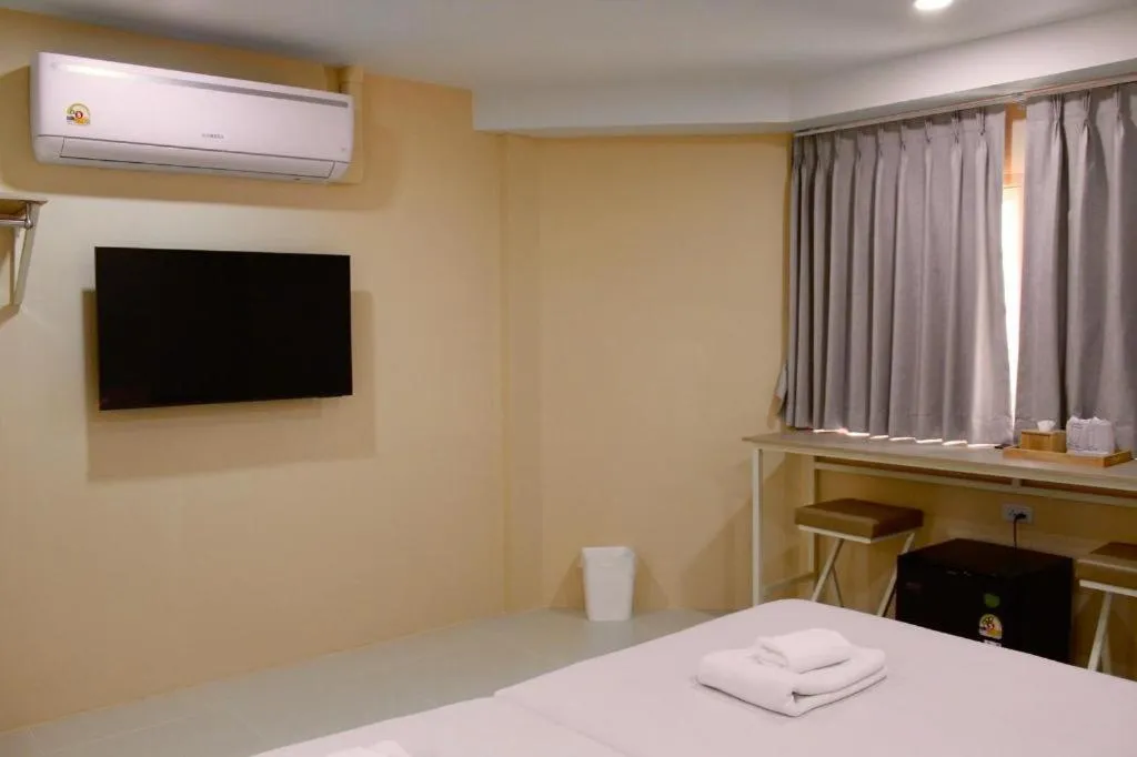 Bed in Bangsaen Villa Hotel